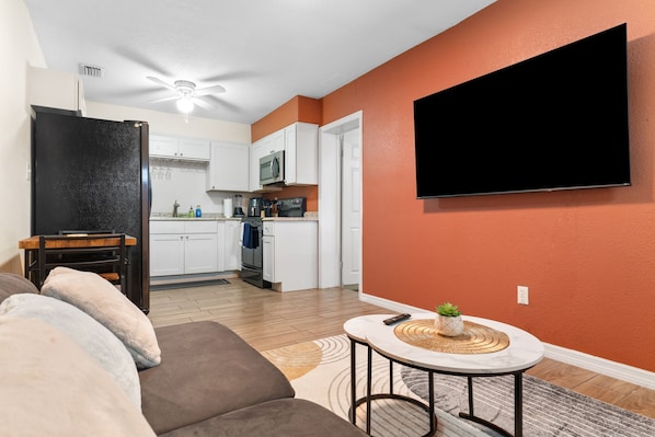 Unwind in your modern open-concept space with vibrant coral accents, a fully-equipped kitchen, and a cozy living area perfect for your downtime. - Remote Ready 1BR - Pet Friendly, 5 Min to Ybor (Tampa)