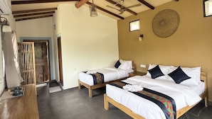 Kamar Double atau Twin Superior, balkon, pemandangan sungai | Meja kerja, ruang kerja ramah laptop, dan Wi-Fi gratis