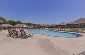 Pool - Get away from the crowds 3-bedroom house in charming Northport neighborhood (Northport)