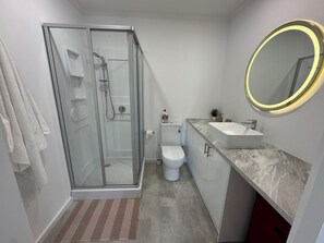 Bathroom - Private Luxury Escape withRomantic Swimming Pool (Cranbourne East)