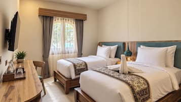 Deluxe Twin Room, Ocean View | Desk, WiFi (free)