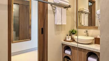 Classic Double Room, 1 Queen Bed, Lanai, Garden View | Bathroom | Shower, free toiletries, hair dryer, towels