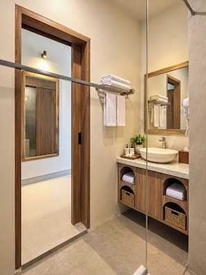 Classic Double Room, 1 Queen Bed, Lanai, Garden View | Bathroom | Shower, free toiletries, hair dryer, towels - Laurel Davien Hotel & Resort (West Sumbawa)