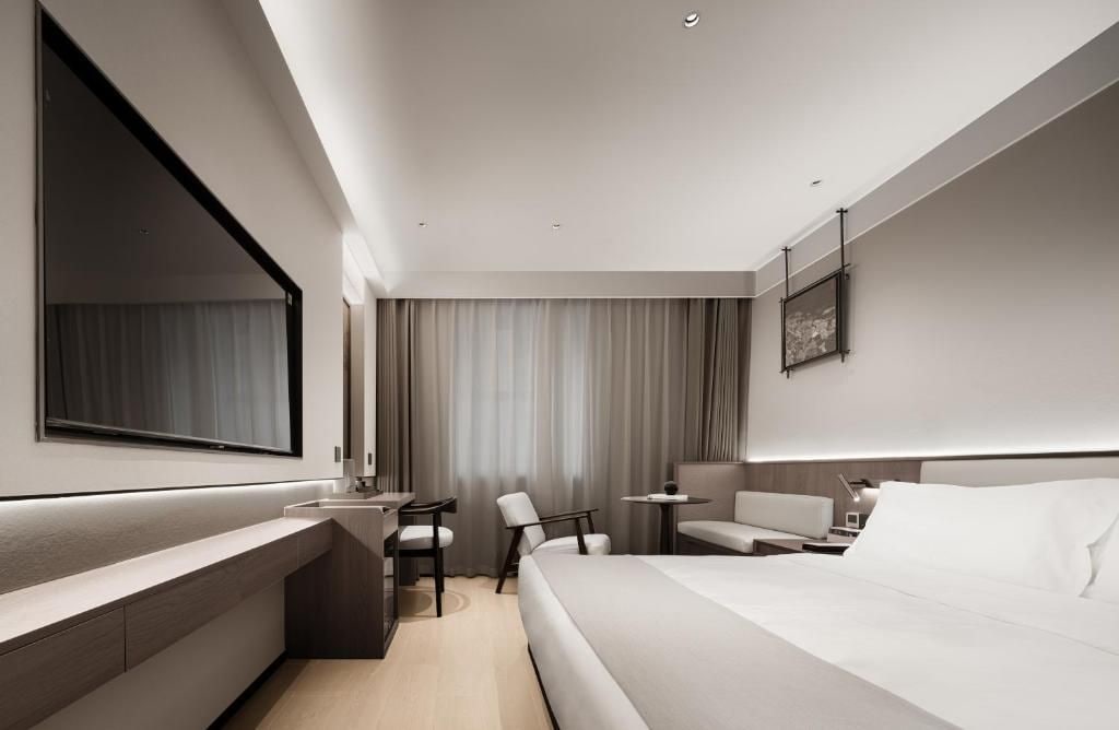 Superior Double Room, Housekeeping, Canal View | Desk, laptop workspace, blackout drapes, soundproofing
