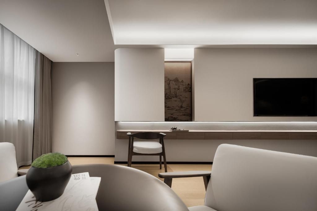 Superior Double Room, Housekeeping, Canal View | Interior