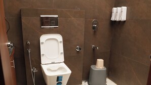 Double Room, Pool View | Bathroom - The Kailasha Resort (Roorkee)