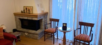 Country House 'Wood and Tradition Pavliani' with Sea View, Balcony and Wi-Fi