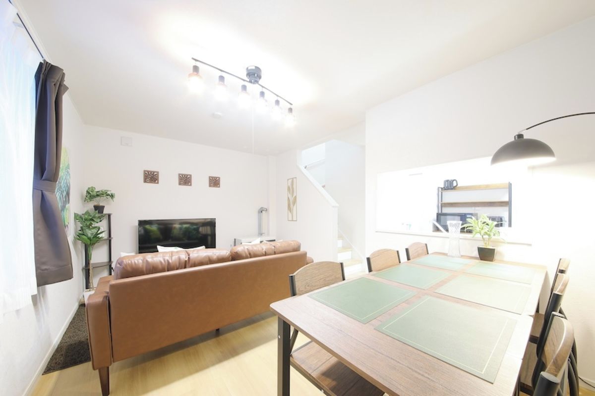 Basic House | Dining