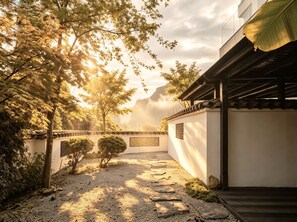 Unclassified image, 3 of 295, button - Yangshou Mountain Vista Courtyard (Guilin)