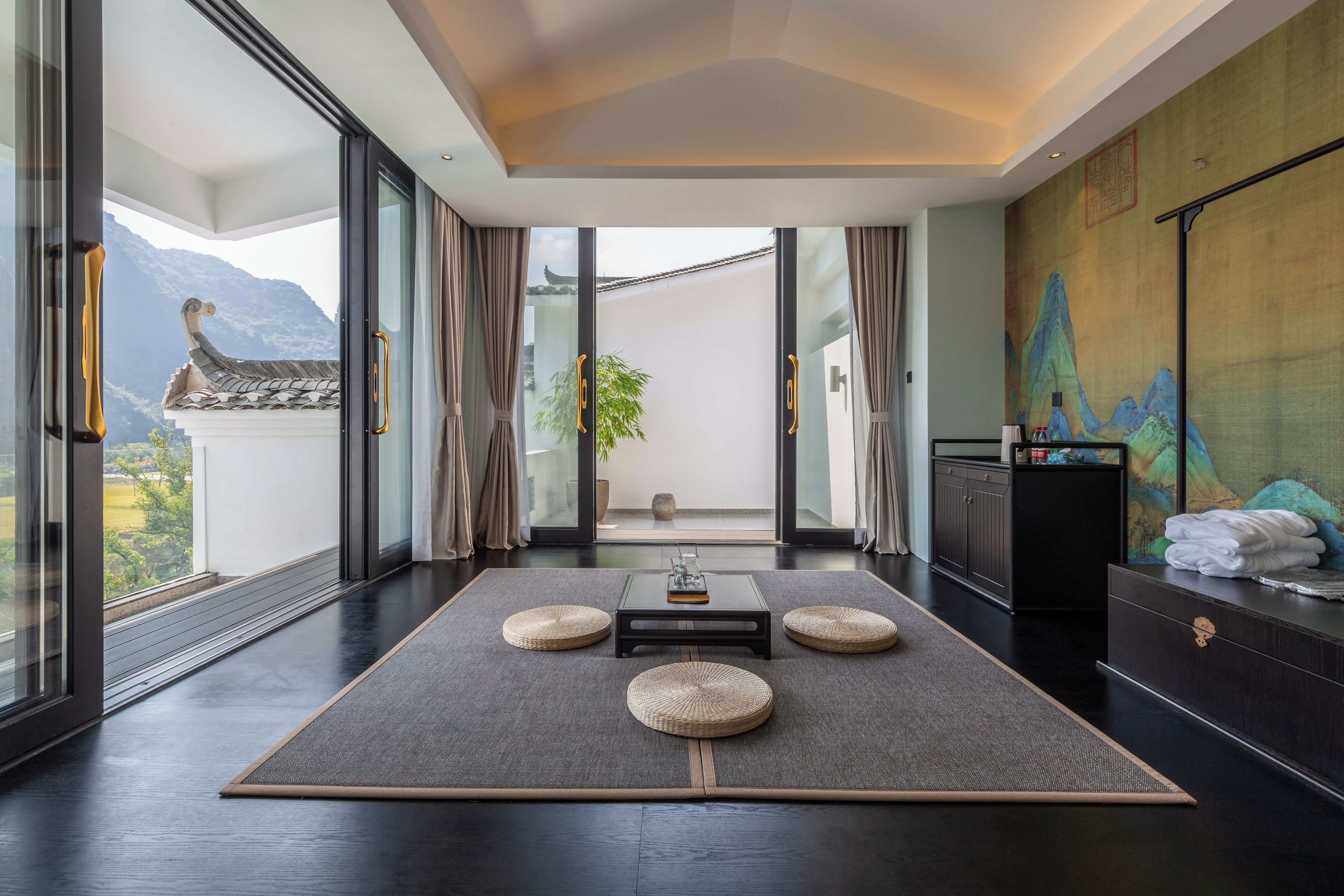 Luxury Studio Suite, Hill View | Interior