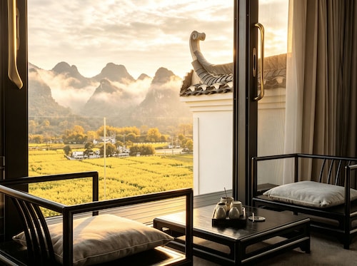 Yangshou Mountain Vista Courtyard