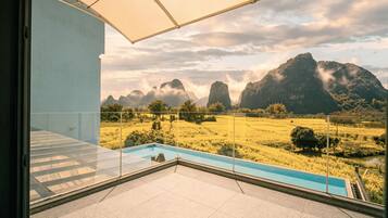 Deluxe Studio Suite, Hill View | Terrace/patio