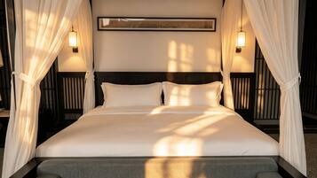 Luxury Studio Suite, Hill View | Blackout drapes, WiFi (free), bed sheets