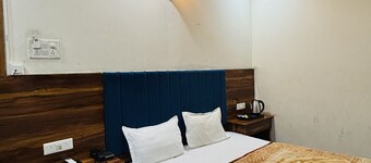 Spacious 11-bedroom hotel in charming Banbasa with AC