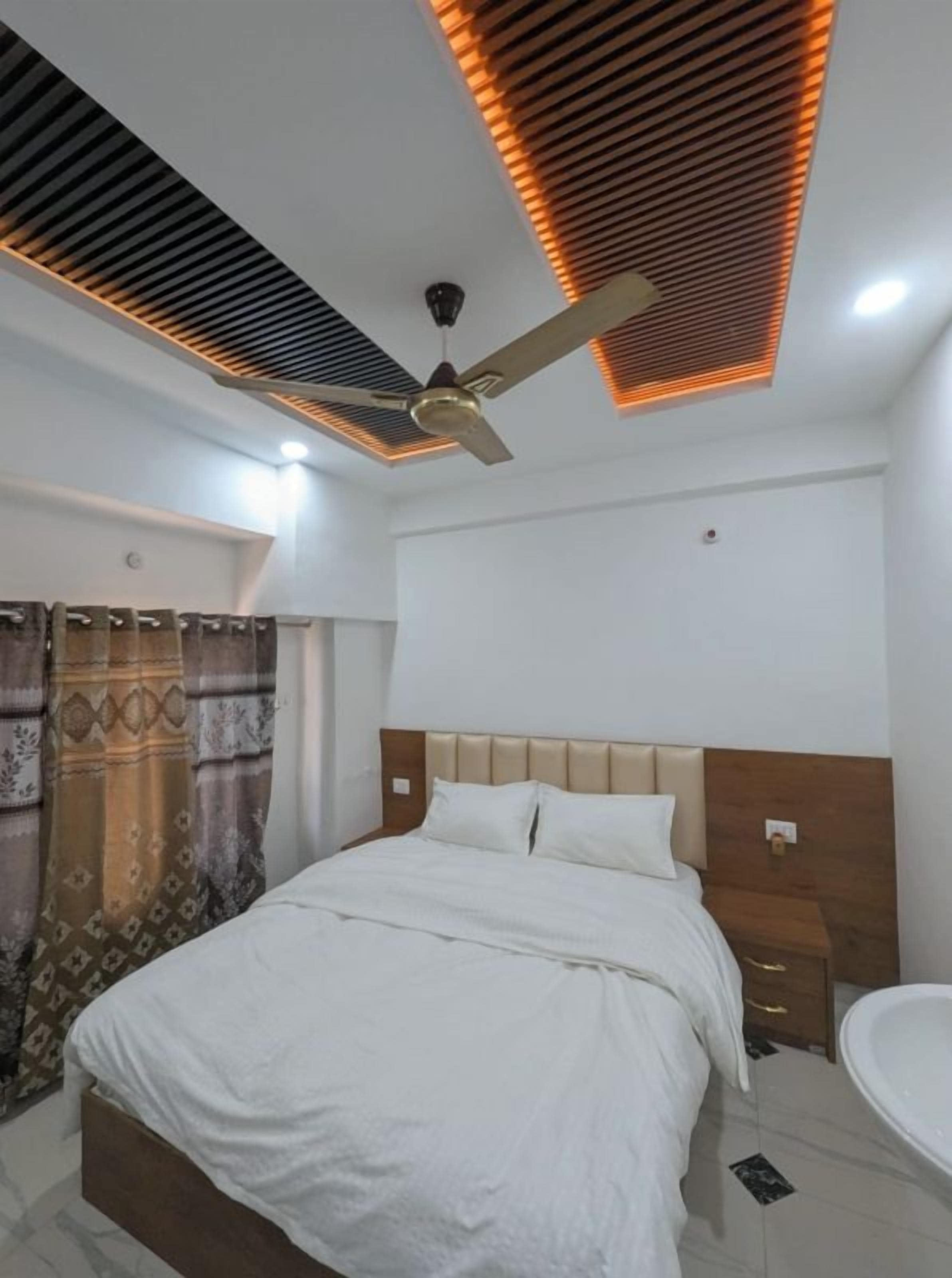 Deluxe Room | Desk, WiFi (free)