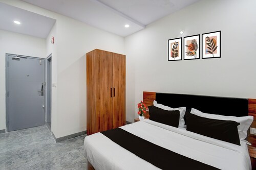 Townhouse Oak L B Nagar Metro Station