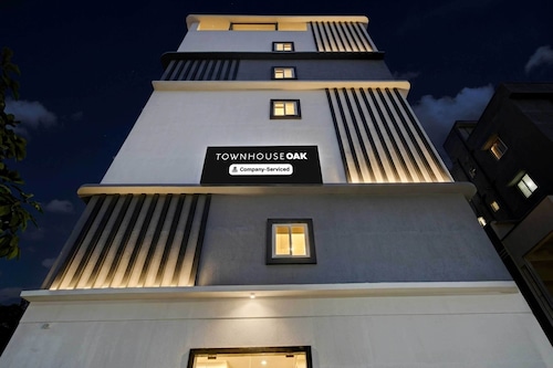 Townhouse Oak L B Nagar Metro Station