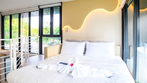 A hotel room with a large bed, a balcony, and a view of greenery. - Modern Spacious 3 beds Pool Villa BA1 (Pattaya)
