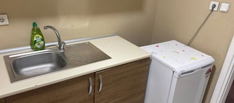 Charming 2-Bedroom Apartment in the Heart of Pendik, Turkey