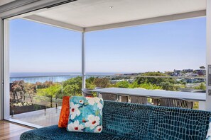A balcony with a view of the ocean and cityscape. - Stanley House Mt Martha. (Mount Martha)
