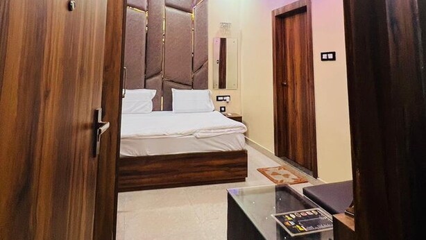 Deluxe Double Room | Desk, free WiFi - Uday Hotel (Maura)