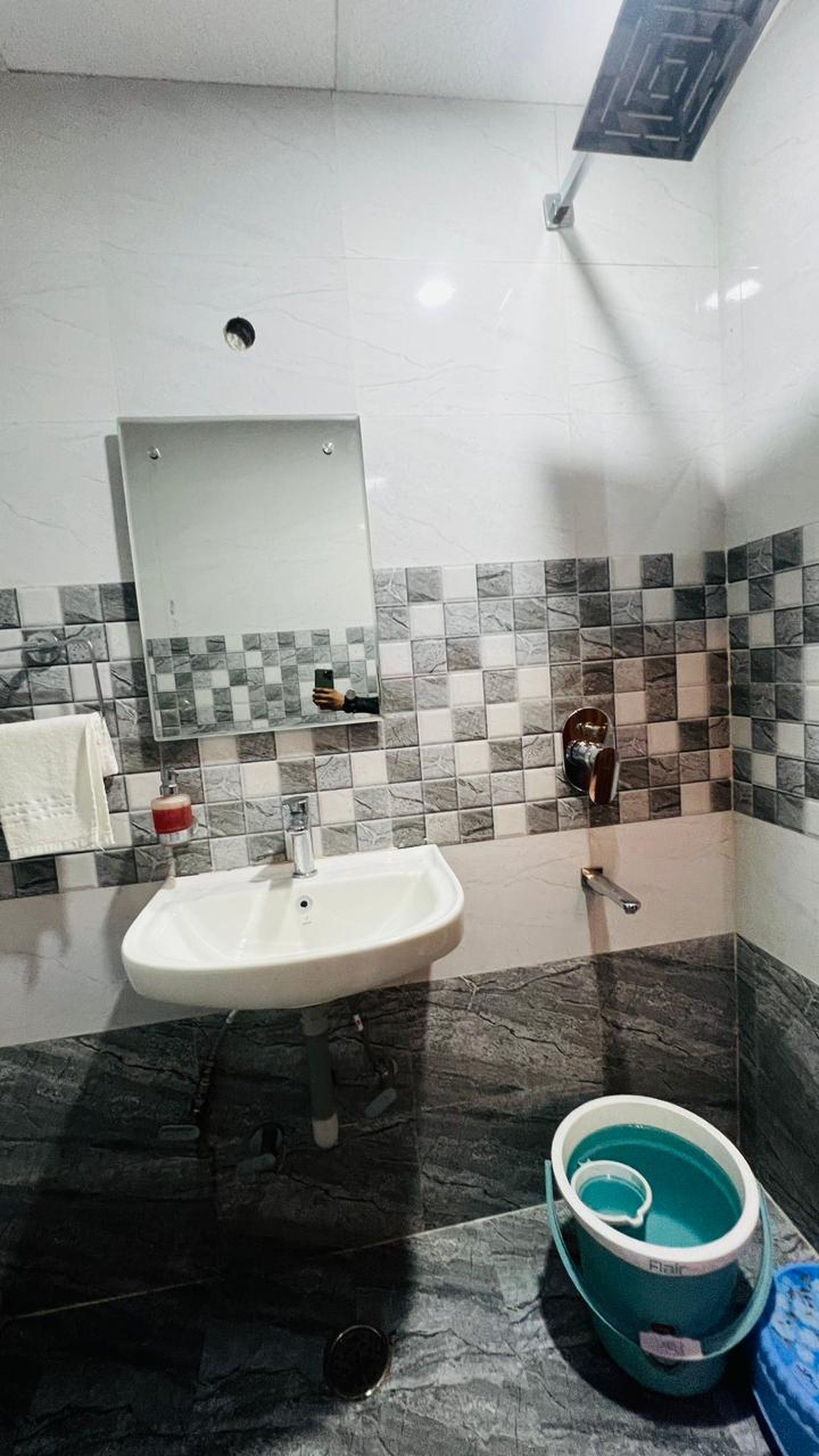 Kamar Double Deluks | Kamar mandi | Shower, perlengkapan mandi gratis, handuk, dan sabun