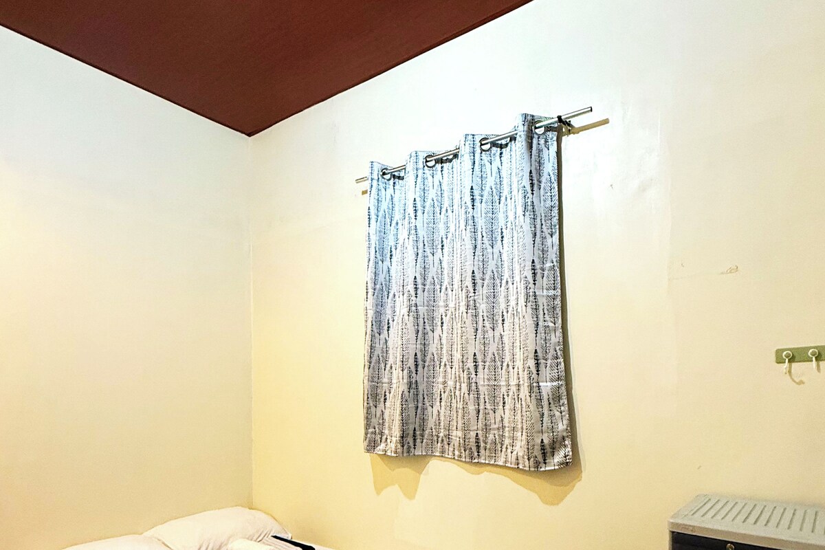 Camera Basic con letto matrimoniale o 2 letti singoli, 1 letto matrimoniale, non fumatori | Una scrivania, Wi-Fi gratuito