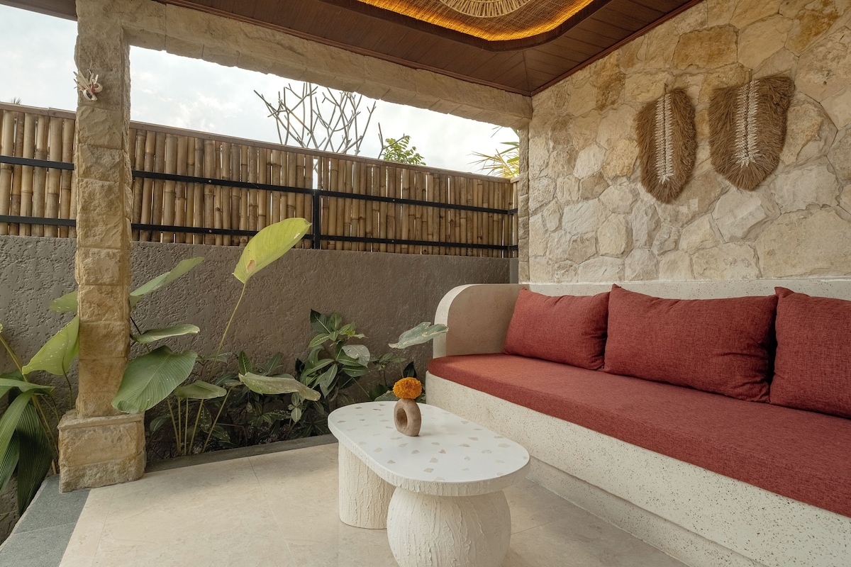 Luxury Villa, Park View | Property grounds