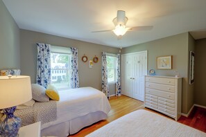Room - Stylish & Spacious Home w/ Fenced Yard in Richmond (Richmond)