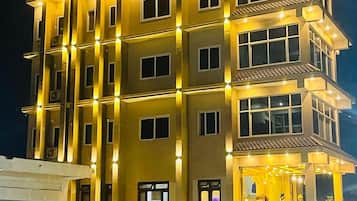 Fachada del alojamiento - Noche