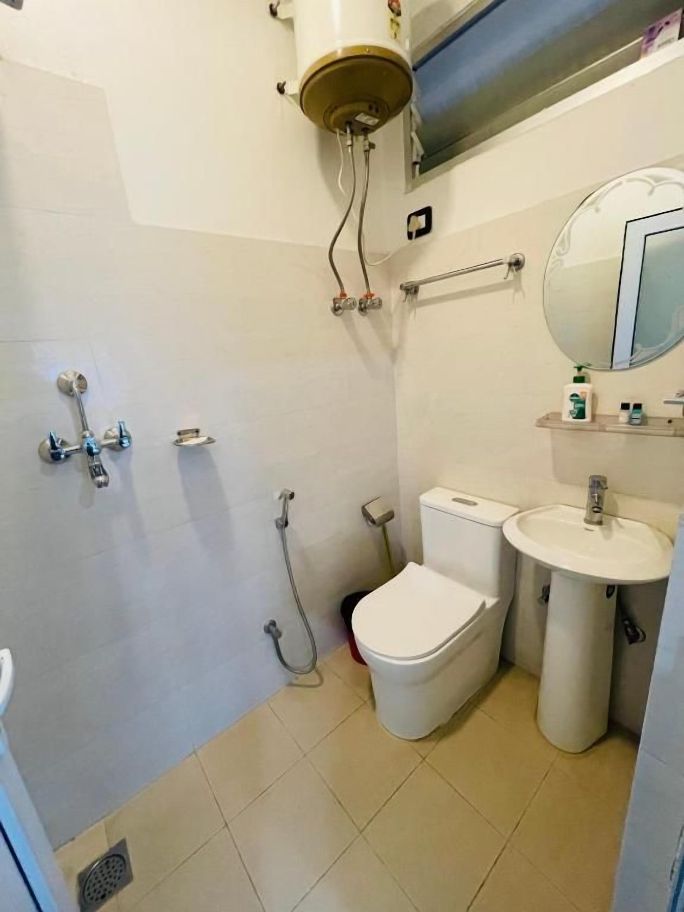 Deluxe Double Room, Balcony, City View | Bathroom