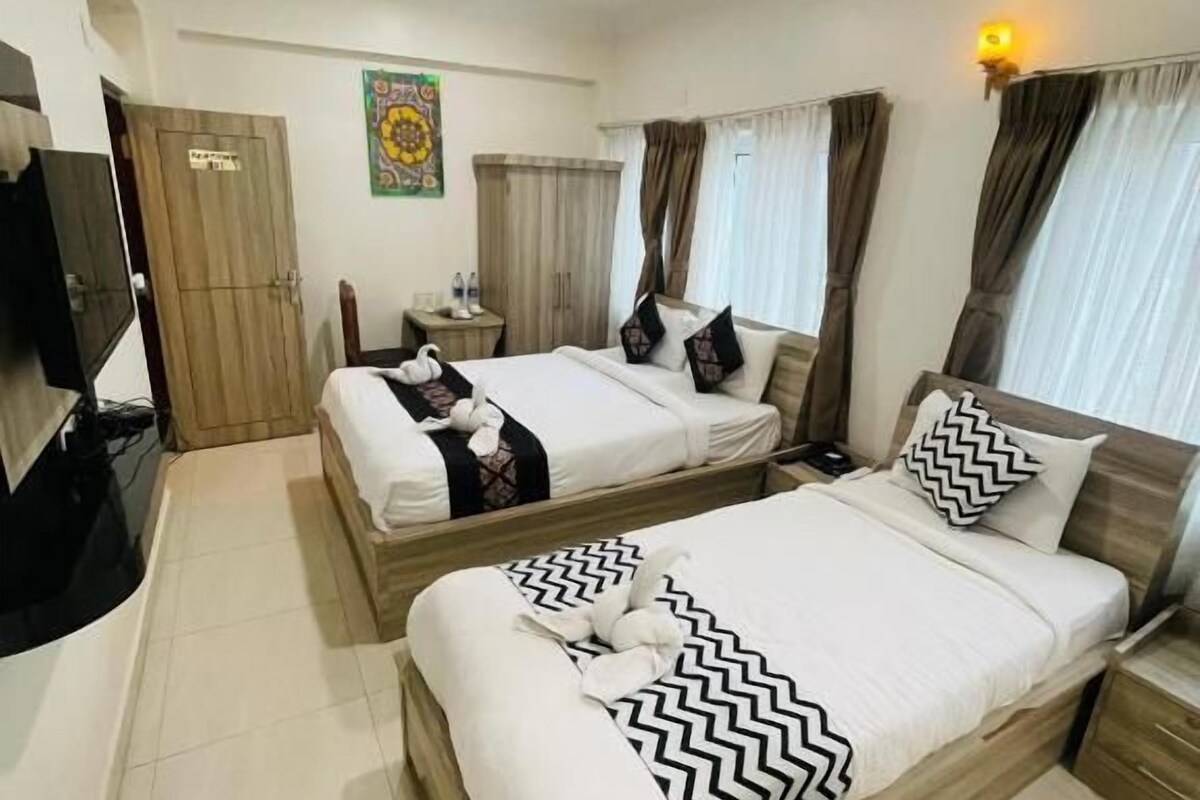 Phòng 3 tiện nghi đơn giản, quang cảnh thành phố | Két bảo mật tại phòng, phòng cách âm, bàn ủi/dụng cụ ủi quần áo 