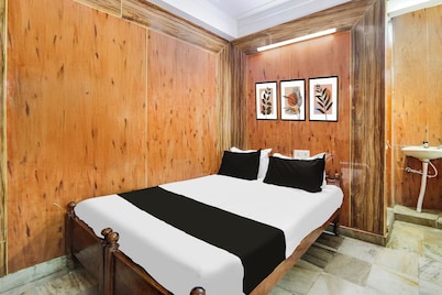 Hotel O Chowrasta Near Congress Bhavan