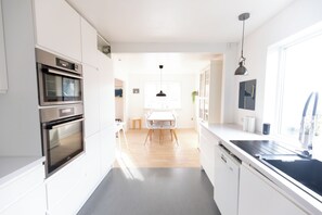 Standard Duplex, 4 Bedrooms, Courtyard Area | Private kitchen - Mýrigøta (Tórshavn)