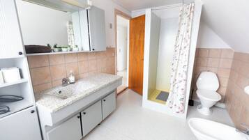 Standard Duplex, 4 Bedrooms, Courtyard Area | Bathroom
