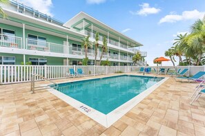 Pool - Tropic Terrace (Treasure Island)