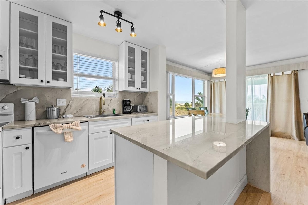 Apartamento, varias camas (Suite with Sea View) | Cocina privada