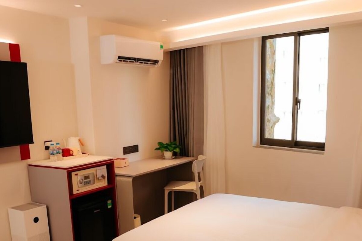 Deluxe King Bed Room | Bar mini, meja, ruang kerja komputer riba, Wi-fi percuma 