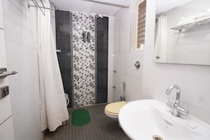 Kostenlose Toilettenartikel, Handtücher, Seife, Shampoo