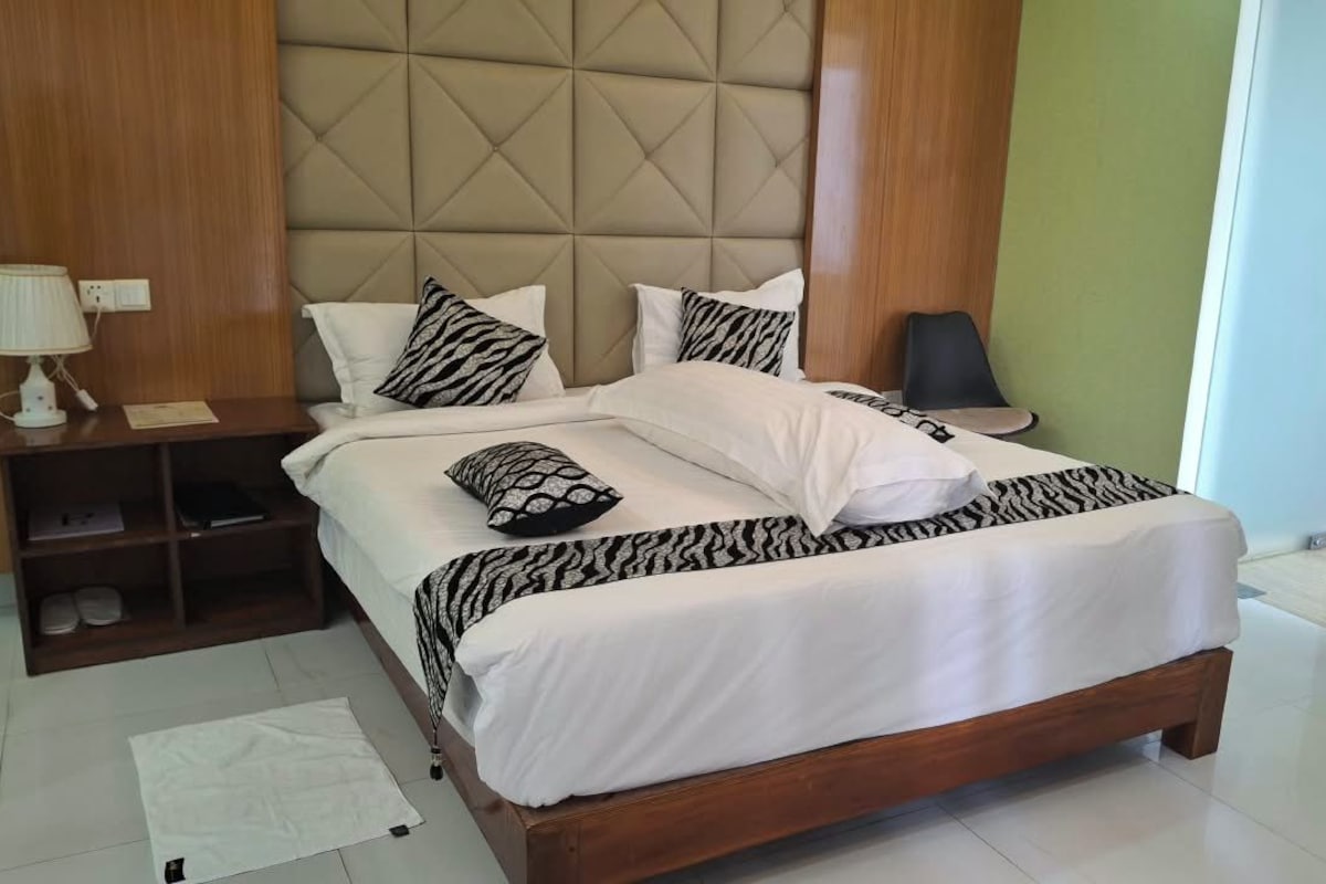 Presidential Suite, City View | WiFi (free), bed sheets