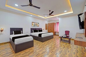 Classic Room | Desk, free WiFi - Townhouse Vanagaram Apollo Hospital (Chennai)
