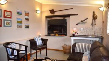 Comfort House, Kitchen, Garden View | Living area | Toys
