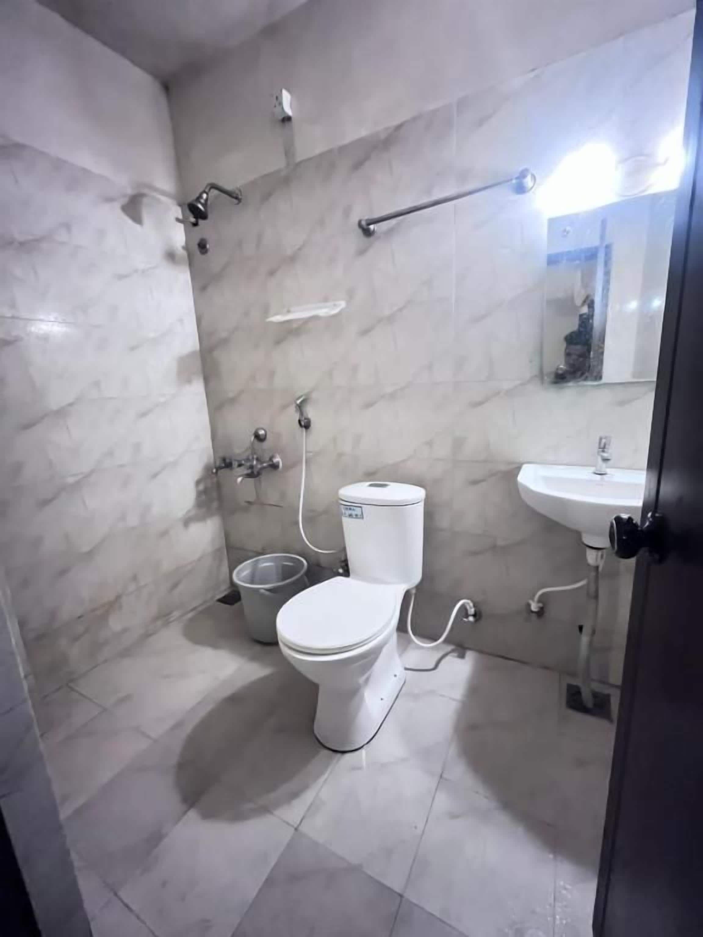 A bathroom with a toilet, bidet, and sink.