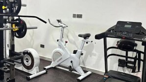 Fitness facility - Warm & Welcoming Apartment Near the Airport (Accra)