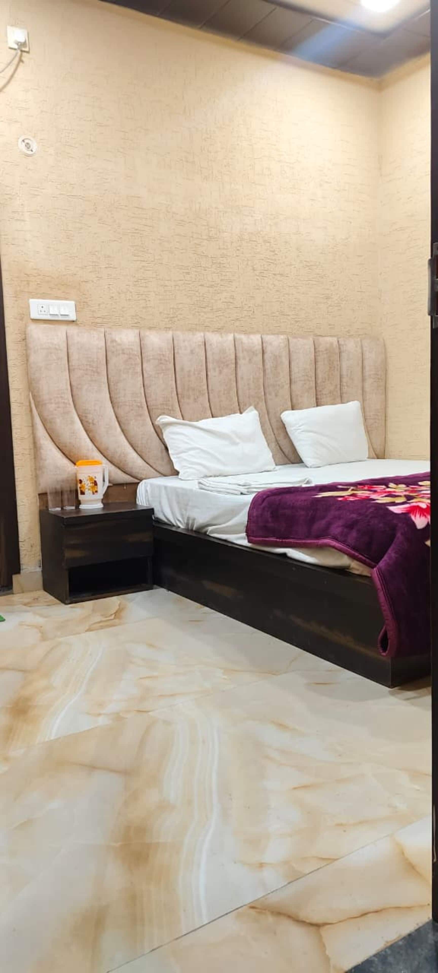 Rollaway beds, bed sheets