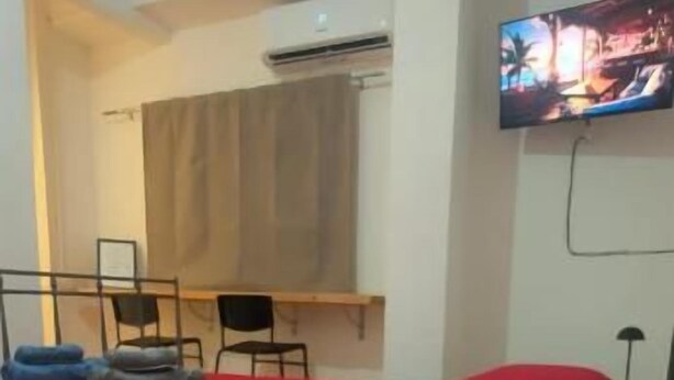 Phòng đôi tiện nghi đơn giản, quang cảnh vườn | Bàn, khu vực làm việc phù hợp cho laptop 