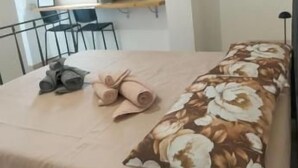 Phòng đôi tiện nghi đơn giản, quang cảnh vườn | Bàn, khu vực làm việc phù hợp cho laptop 