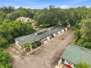 Exterior - Azalea Park - Mid Century 2BR in Historic Downtown - Monthly Rentals Only (Gainesville)