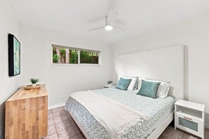 Room - Azalea Park - Mid Century 2BR in Historic Downtown - Monthly Rentals Only (Gainesville)