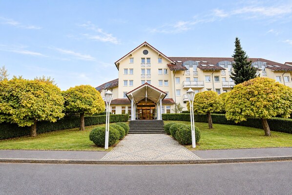 Hotel Exterior [summer]